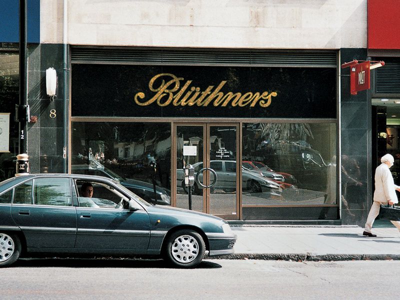 Blu?thner London shop in the 1980s