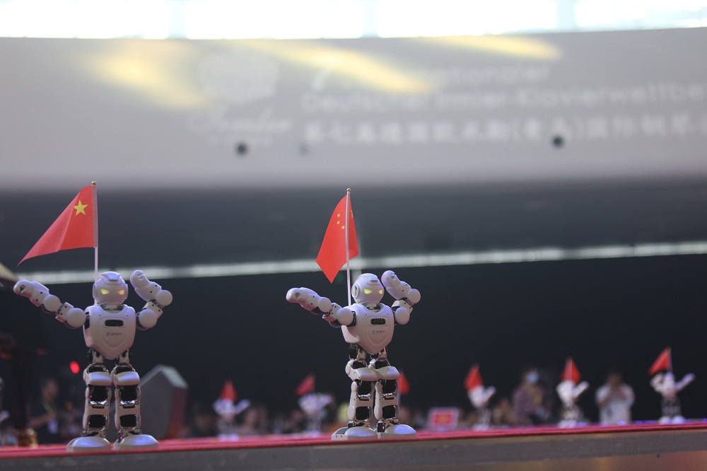 小 機(jī)器人.jpg