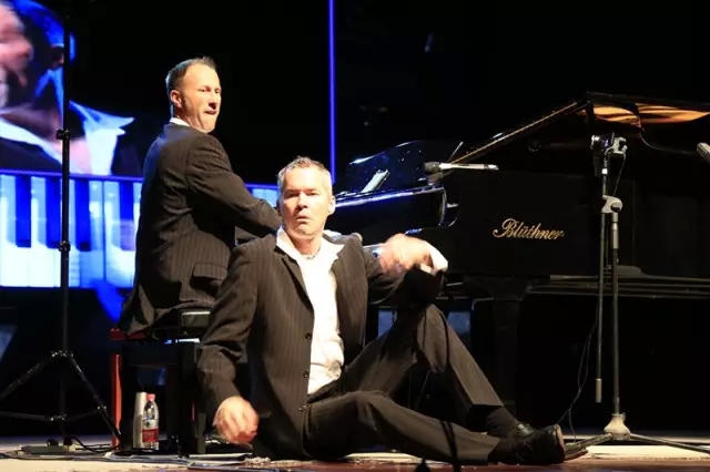 與披頭士樂隊(duì)隔空同奏德國國寶博蘭斯勒鋼琴-德國歐米勒孖寶瘋狂鋼琴總動(dòng)員中國站完美落幕