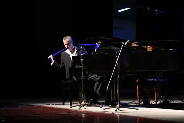 與披頭士樂隊(duì)隔空同奏德國國寶博蘭斯勒鋼琴-德國歐米勒孖寶瘋狂鋼琴總動(dòng)員中國站完美落幕