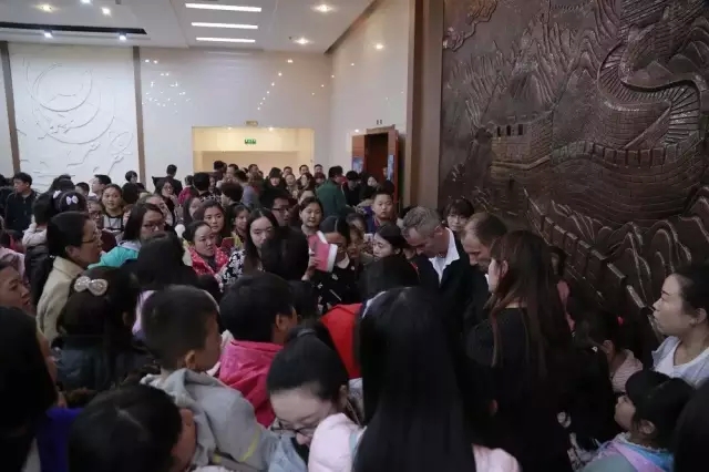 與披頭士樂隊(duì)隔空同奏德國國寶博蘭斯勒鋼琴-德國歐米勒孖寶瘋狂鋼琴總動(dòng)員中國站完美落幕