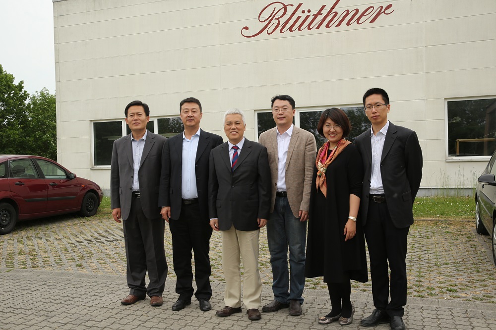 國家工信部、國家標(biāo)準(zhǔn)化委員會(huì)、德國經(jīng)濟(jì)和能源部在德國萊比錫召開了《中德智能制造/工業(yè)4.0標(biāo)準(zhǔn)化工作組會(huì)議》。會(huì)議期間，一行人參觀了位于德國萊比錫的德國國寶博蘭斯勒鋼琴廠